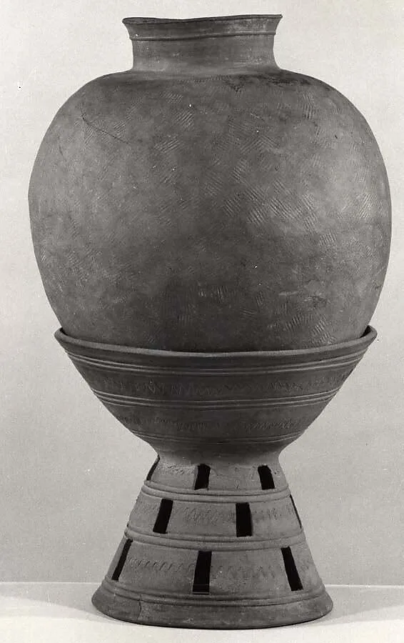 짧은 목 항아리와 그릇받침 삼국 신라|圓低短頸壺, 器臺 三國 新羅|Large vessel with stand — Unknown