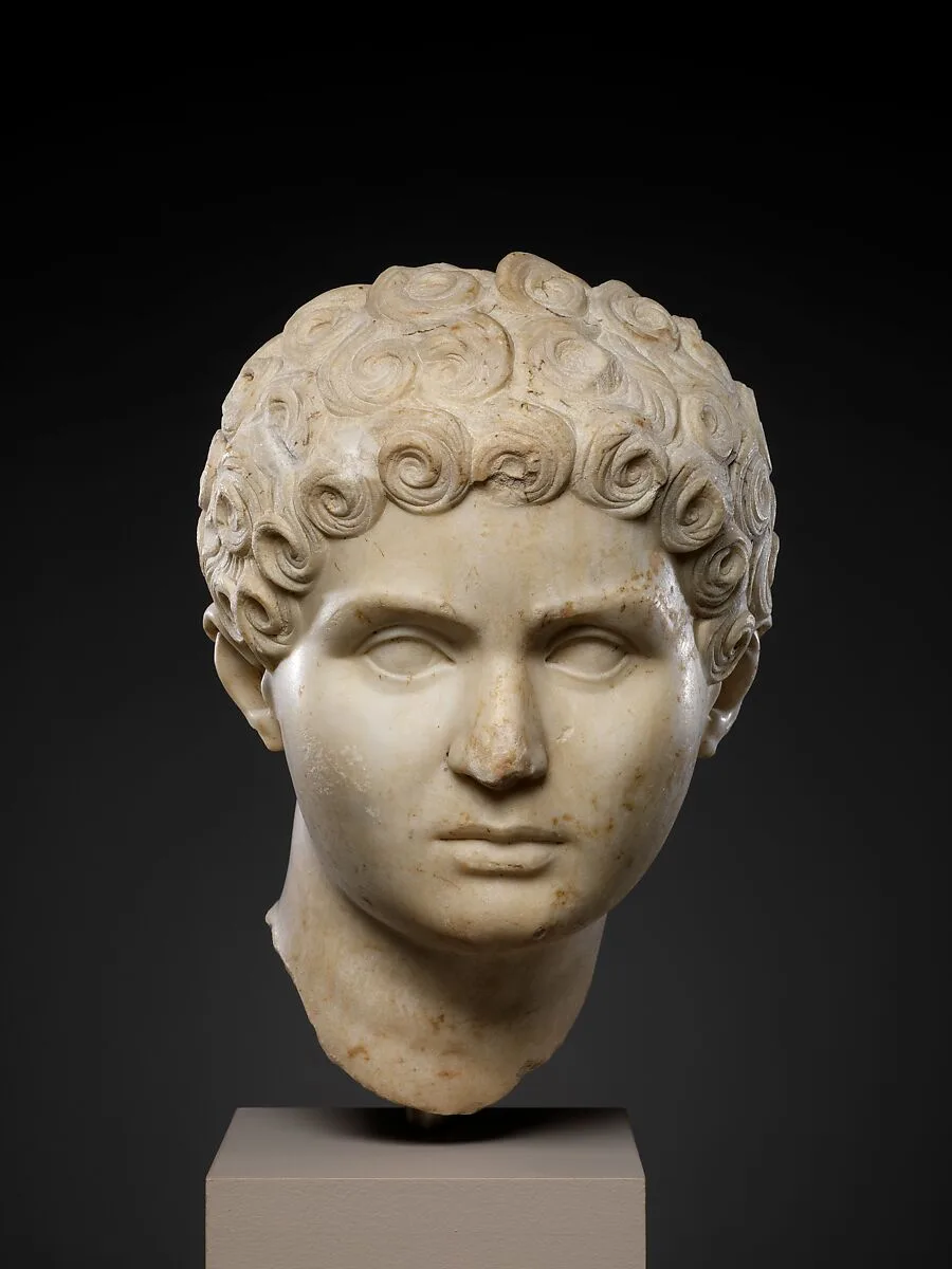 Marble portrait of a young girl — Unknown
