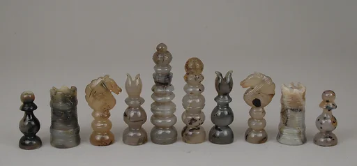Chessmen (32)