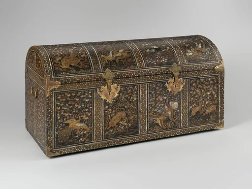 花鳥獣蒔絵螺鈿洋櫃|Nanban Coffer with Animals and Landscapes