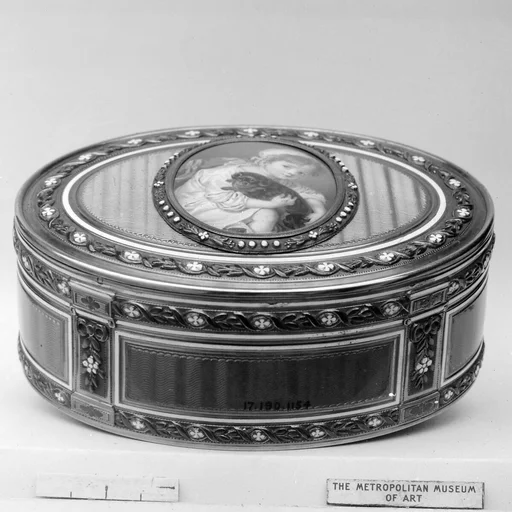 Snuffbox with portrait of a child holding a dog