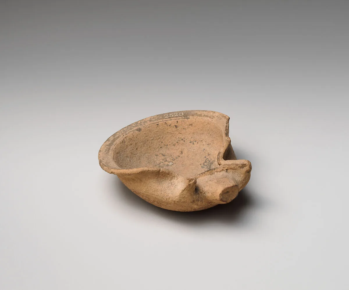 Terracotta saucer-shaped oil lamp — Unknown