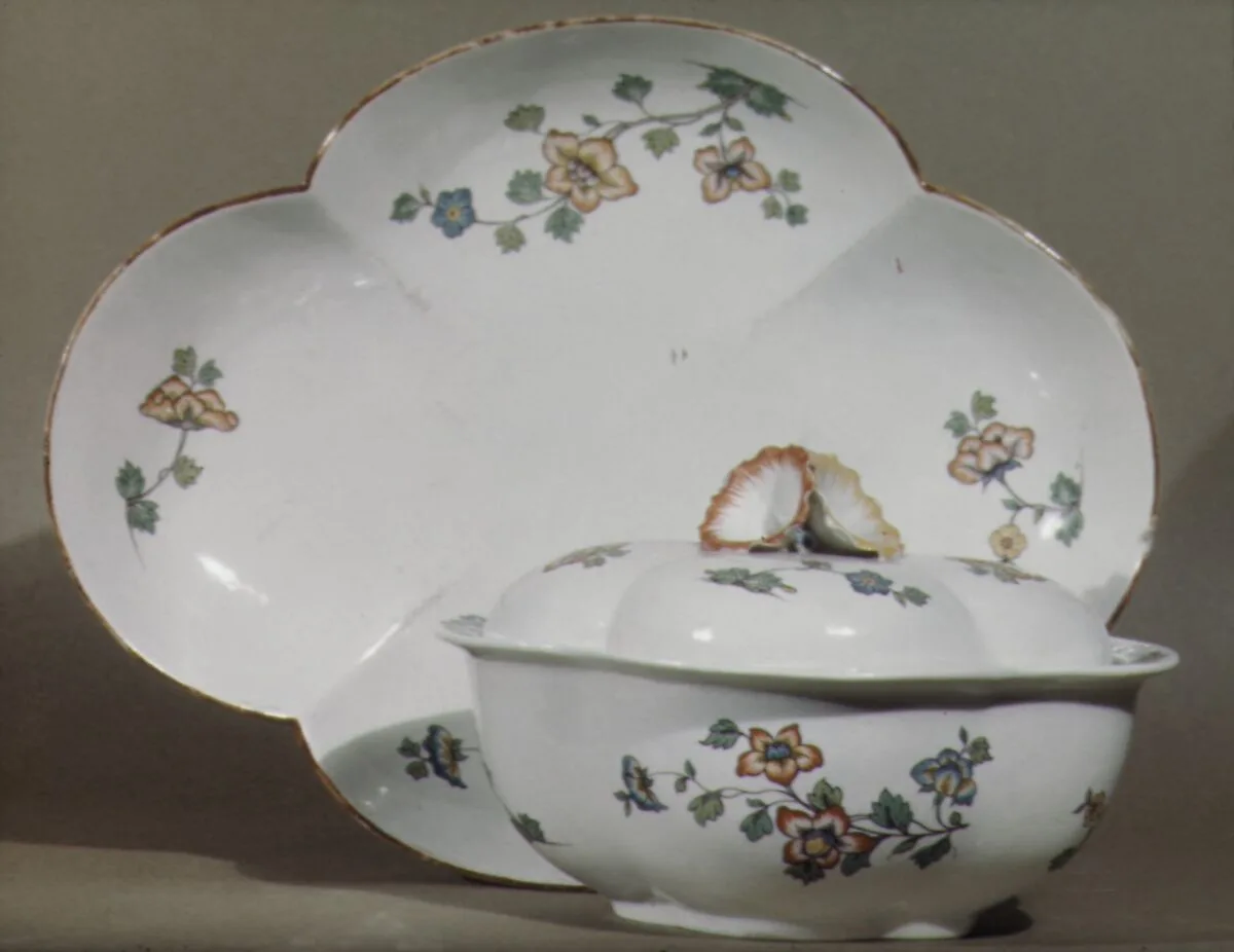 Sugar bowl with cover — Chantilly