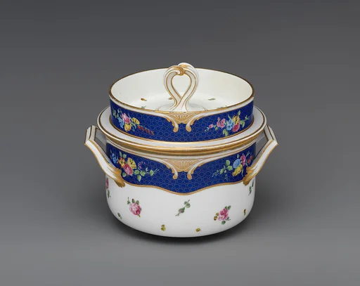 Ice pail with cover and liner (seau à glace)