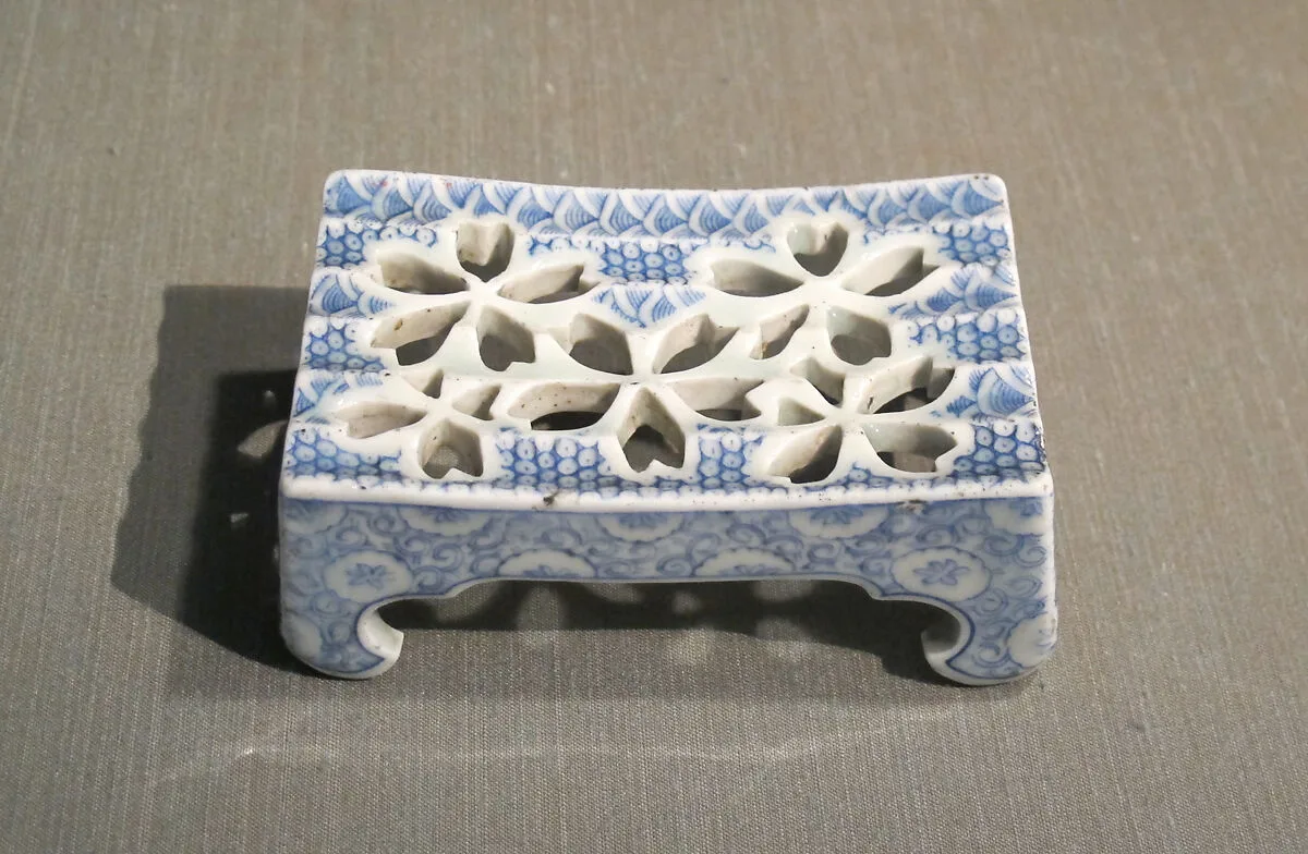 染付墨床|Inkstand — Unknown
