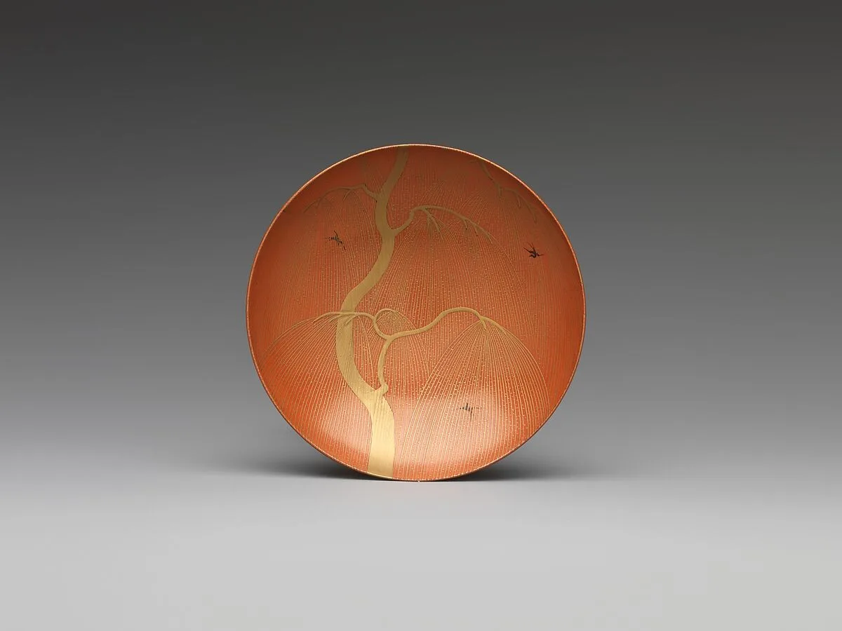 柳燕蒔絵盃|One of a Pair of Wine Cups (Sakazuki) with Willow and Swallows — Unknown