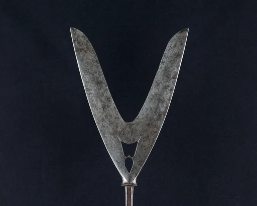 Arrowhead (<i>Yanone</i>)
