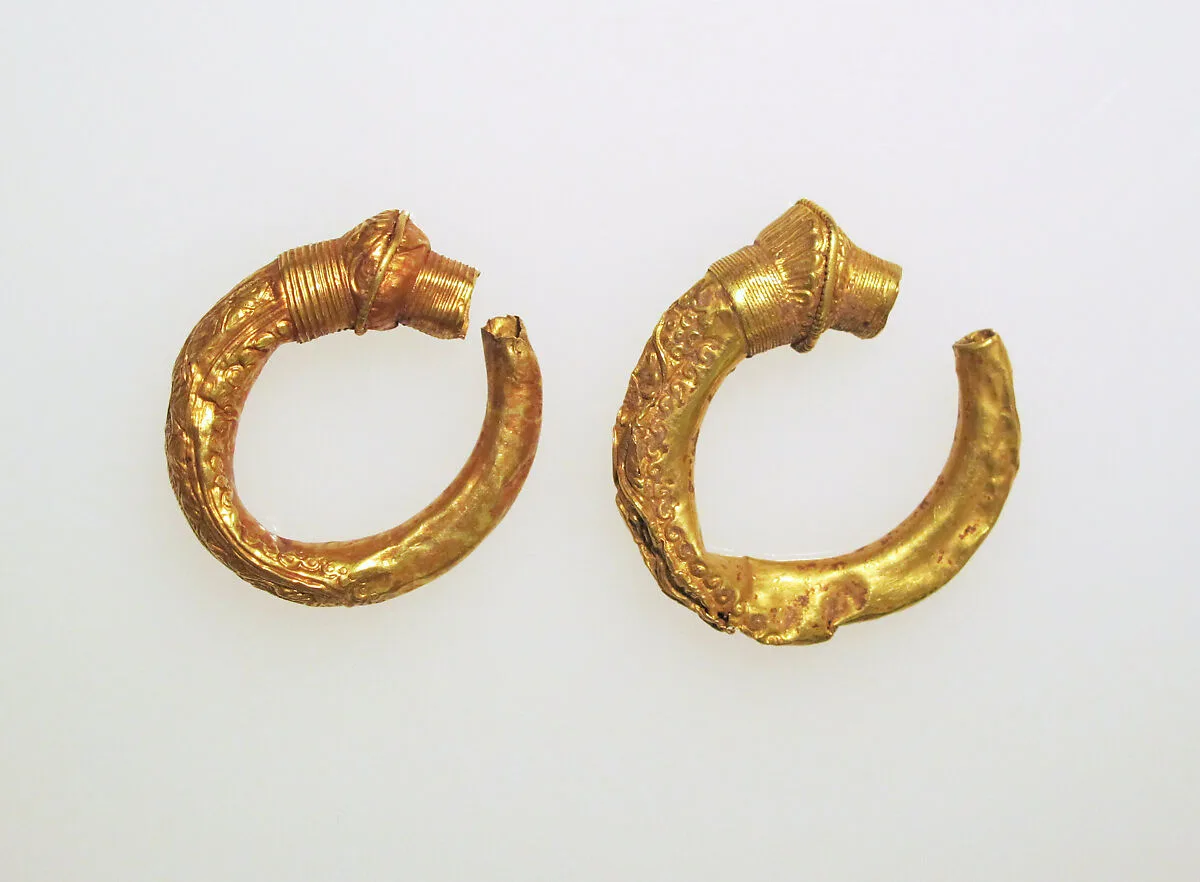 Earring, trumpet-shaped — Unknown