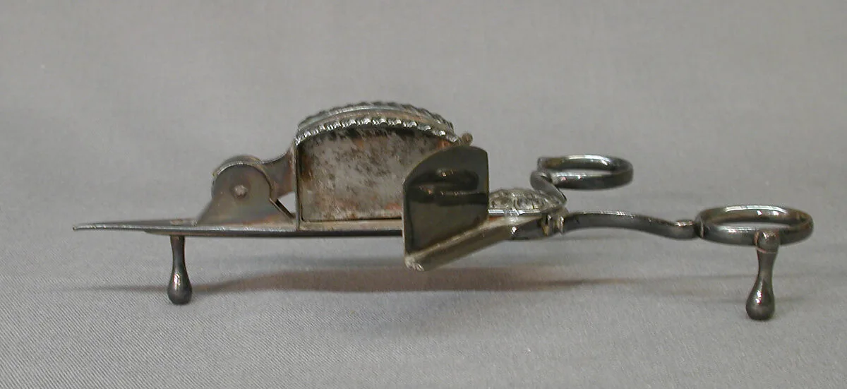 Pair of snuffers — Unknown