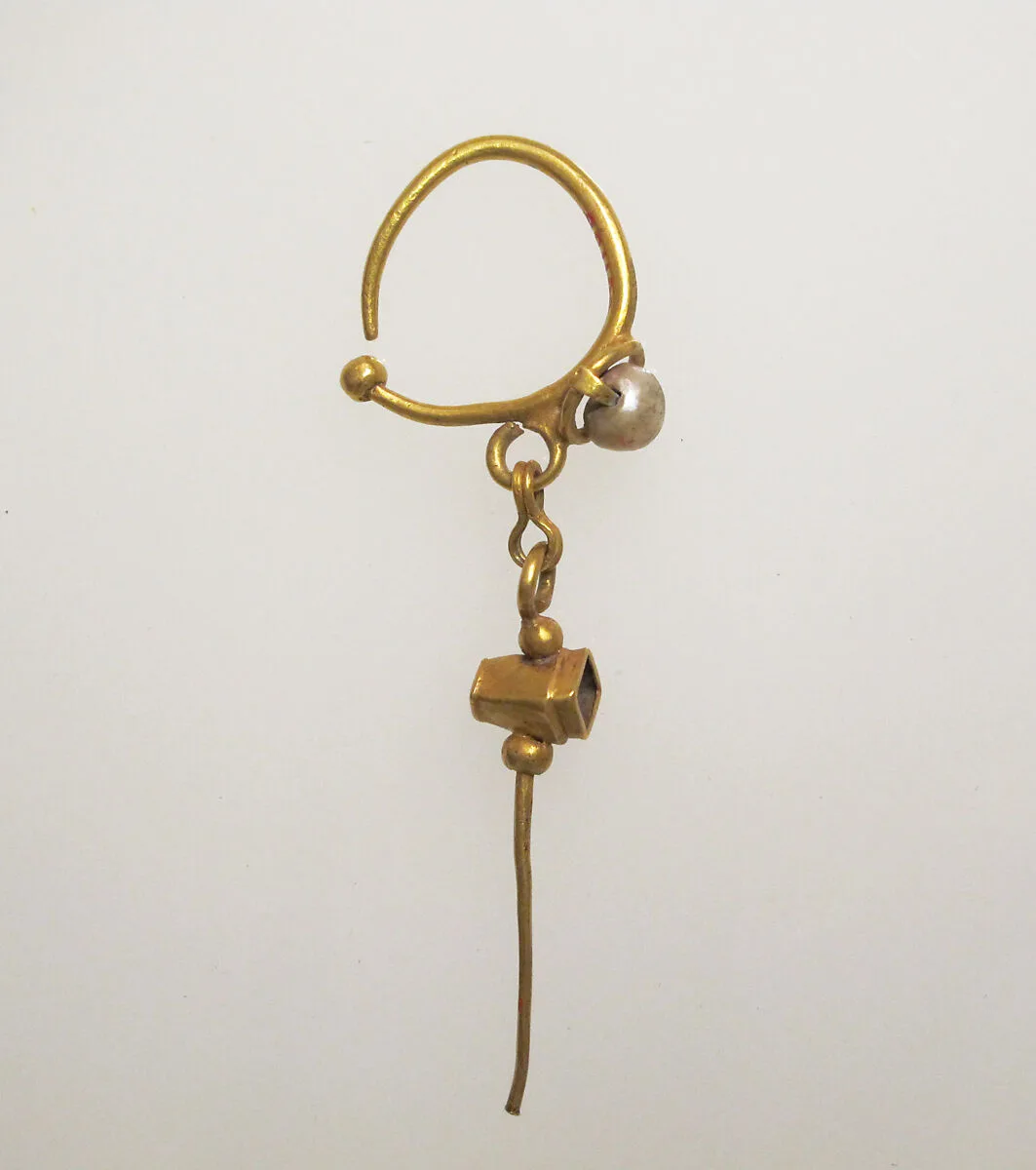 Earring with pendant and pearl — Unknown