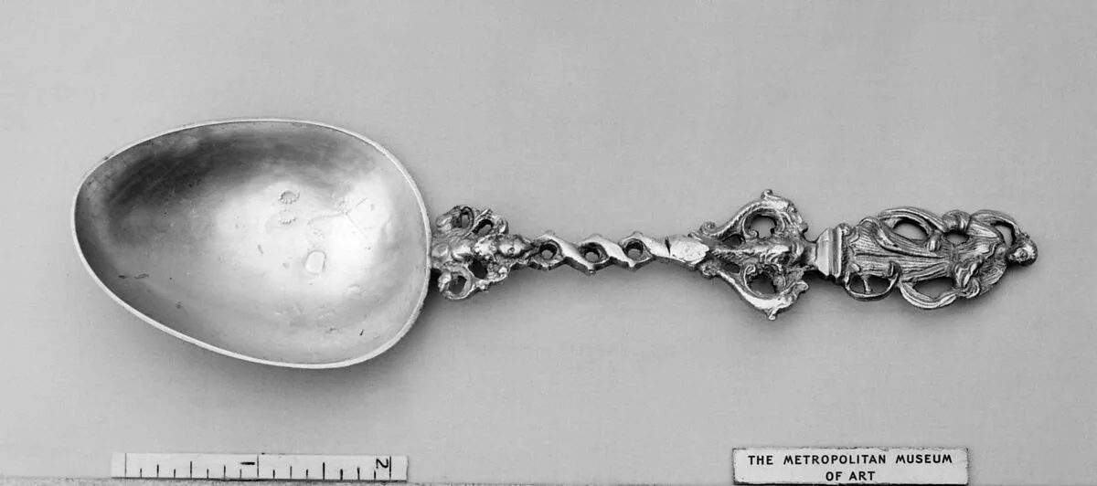 Figure-top spoon — Y. Posthumus