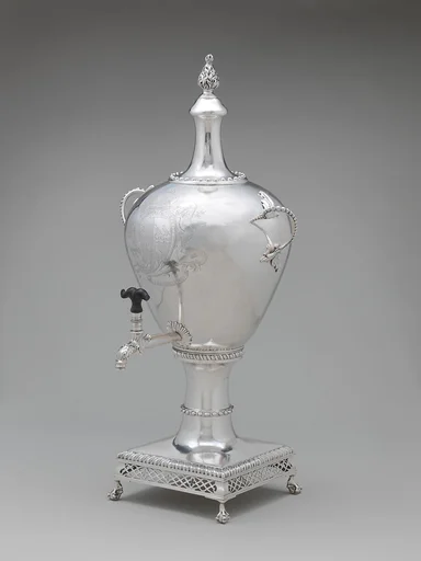 Hot water urn