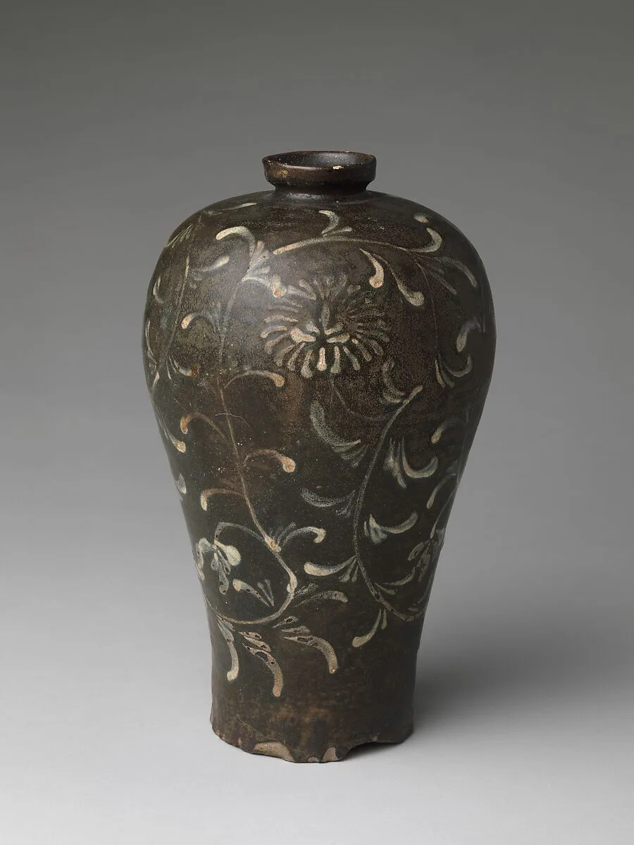 청자 철채 국화 무늬 매병 고려|青磁鐵彩菊花文梅瓶 高麗|Maebyeong with chrysanthemum decoration — Unknown
