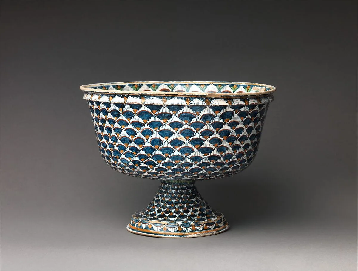 Bowl on foot with arms of the Ridolfi di Borgo family — Unknown