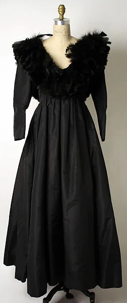 Evening dress — Oscar de la Renta|Oscar de la Renta, LLC.