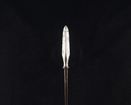 Arrowhead (<i>Yanone</i>)