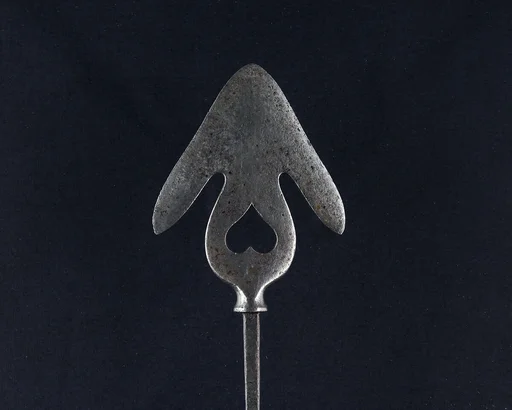 Arrowhead (<i>Yanone</i>)