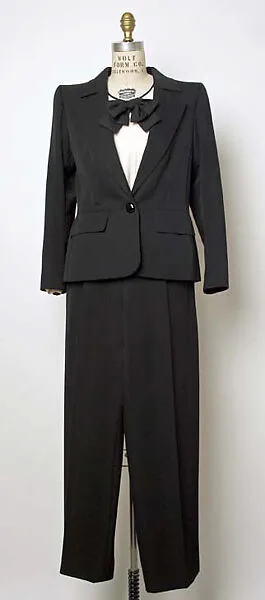 Ensemble — Yves Saint Laurent|Christian Louboutin|Yves Saint Laurent