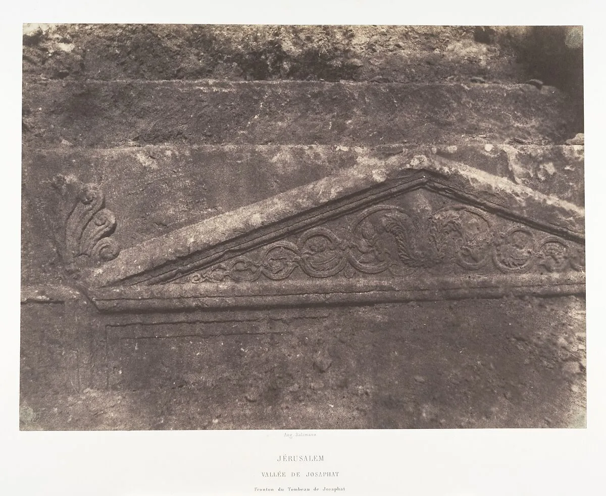 Jérusalem, Vallée de Josaphat, Fronton du Tombeau de Josaphat — Auguste Salzmann|Imprimerie photographique de Blanquart-Évrard, à Lille