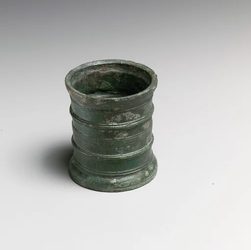 Bronze cylindrical cup