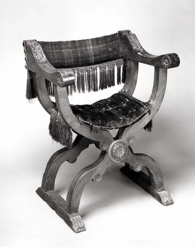 Hip-joint armchair (Dantesca type)