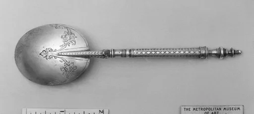 Baluster top spoon