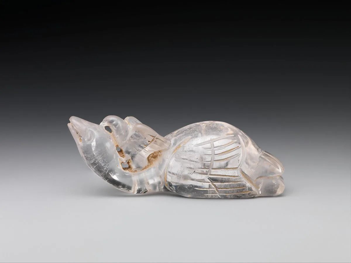 遼 水晶鶻搏天鵝 “春水" 飾|Toggle in the shape of a falcon attacking a swan — Unknown