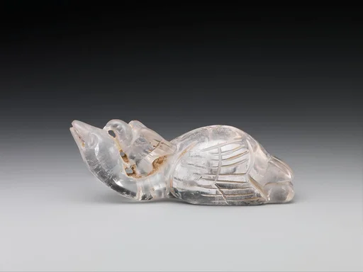 遼 水晶鶻搏天鵝 “春水" 飾|Toggle in the shape of a falcon attacking a swan