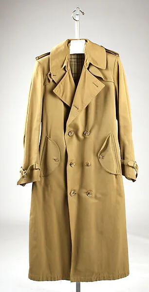 Trench coat — Bill Blass|PBM