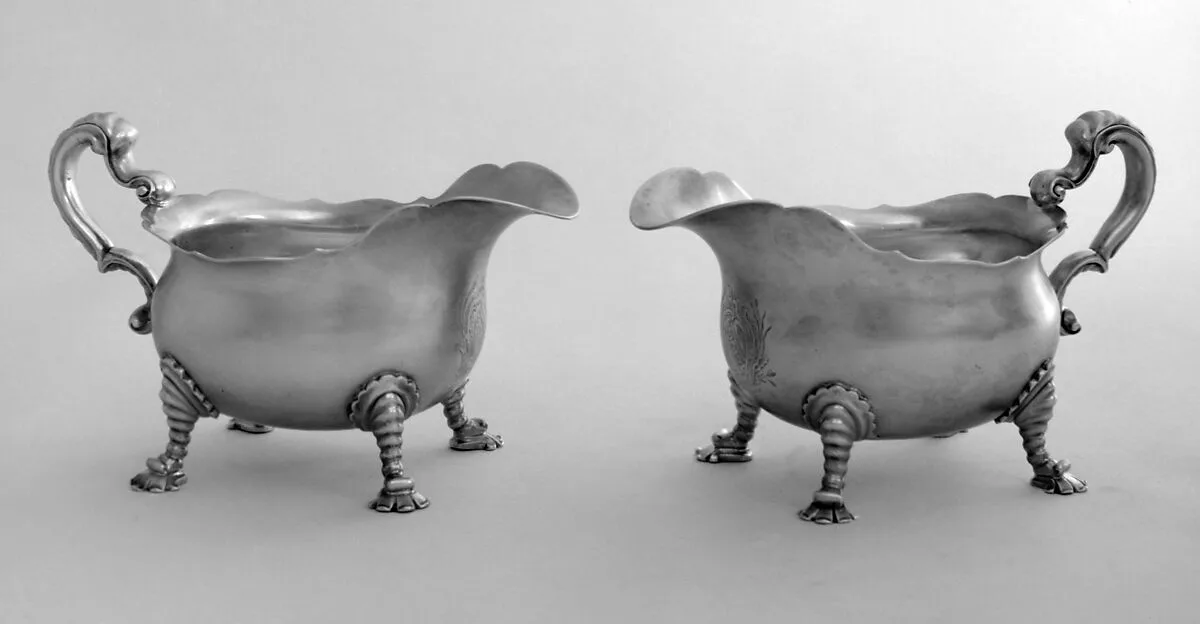 Pair of sauceboats — Paul de Lamerie