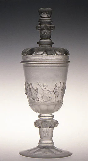 Standing cup with cover