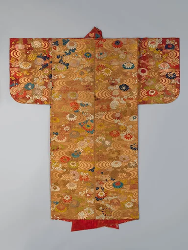 紅地流水菊模様唐織|Noh Robe
