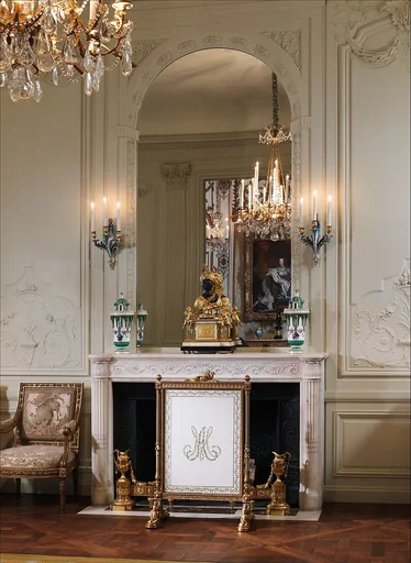 Chimneypiece