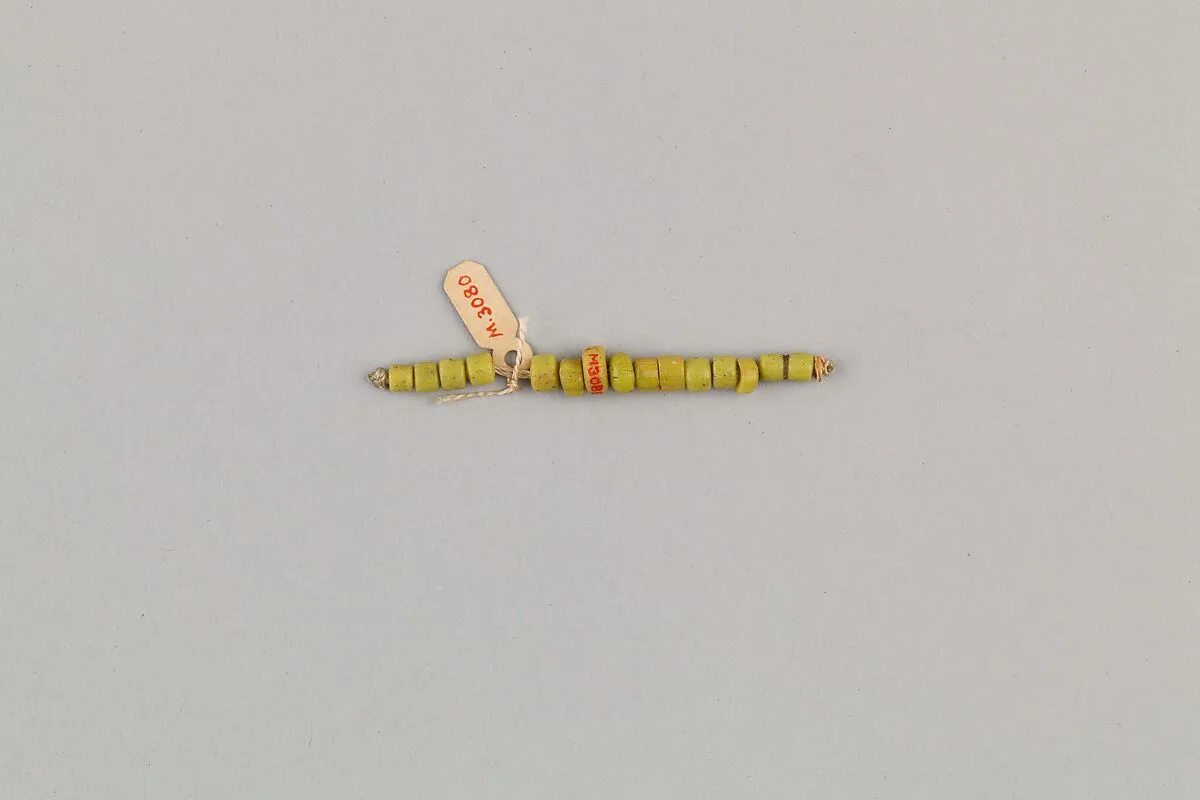 String of 15 disc beads — Unknown