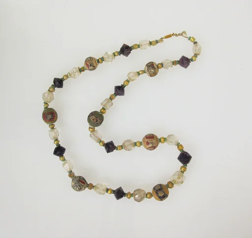 Glass necklace comprising 187 beads