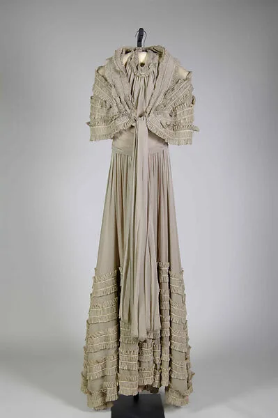 Evening dress — Mme. Eta Hentz