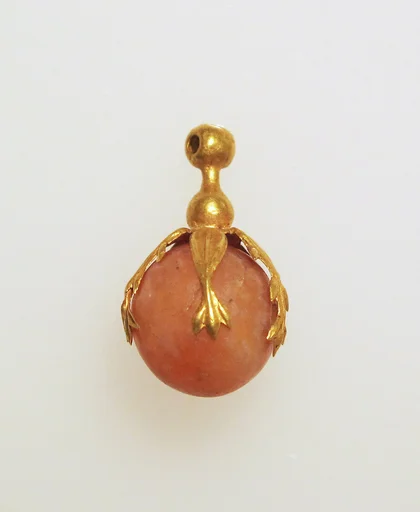 Pendant with rose bud