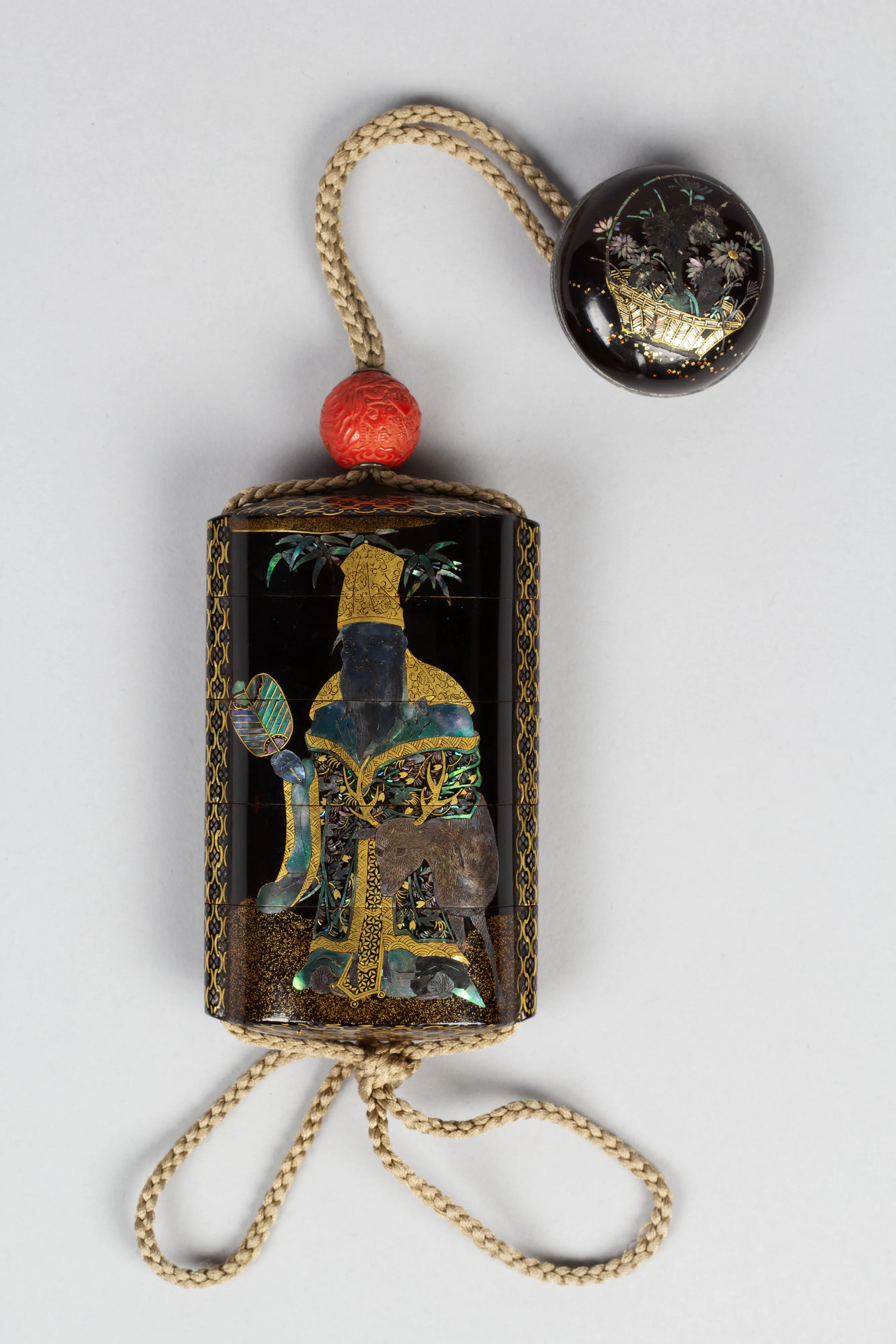 杣田派 寿老人雄鹿蓑亀竹蒔絵印籠|Inrō with God of Longevity (Jurōjin) and a Stag (obverse) and Long-Tailed Turtle (Minogame) under Bamboo (reverse) — Somada School Artist