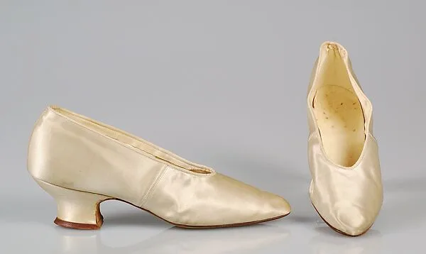 Wedding pumps — Unknown