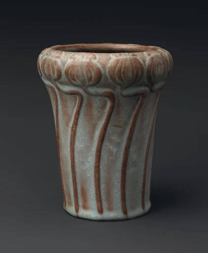 Vase with poppy seed pods