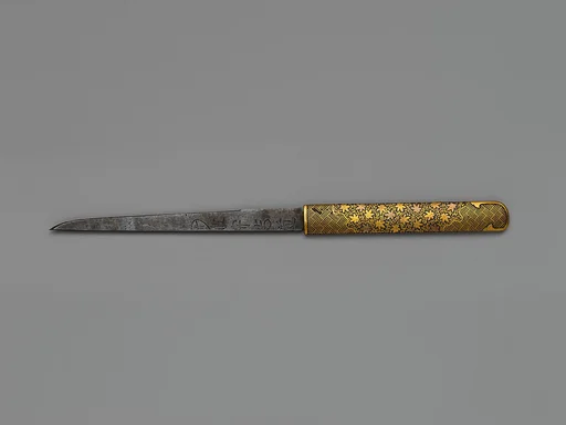 Knife Handle (<i>Kozuka</i>) with Blade Depicting Maples, Arabesques, and Patterns (紅葉唐草文様図小柄)