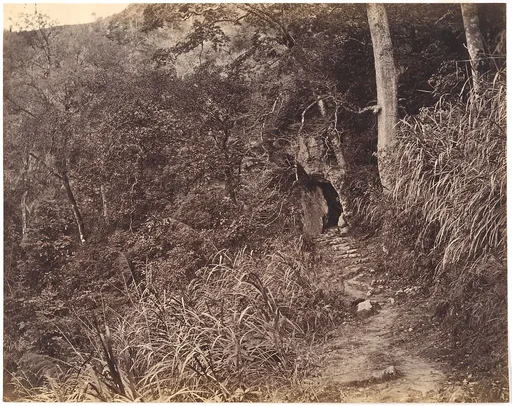 Left Road up to Yuen foo Monastery