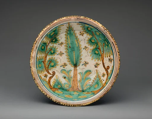 Charger with foliate design