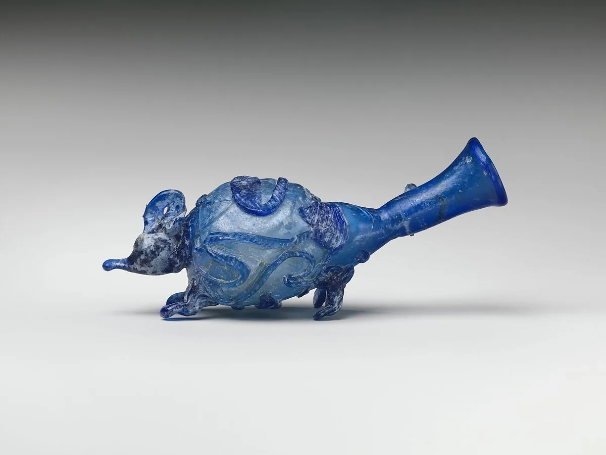 Glass snake-thread flask shaped like a mouse — Unknown