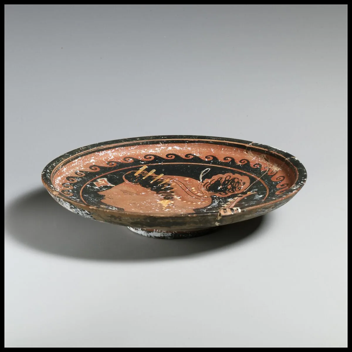Terracotta plate — Painter of Bari 1180