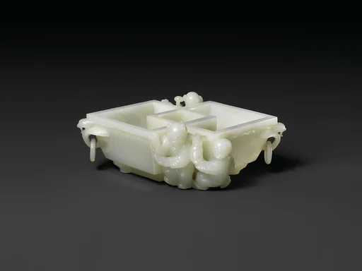 清中期 白玉嬰戲合卺杯|Water vessel in the shape of a marriage cup