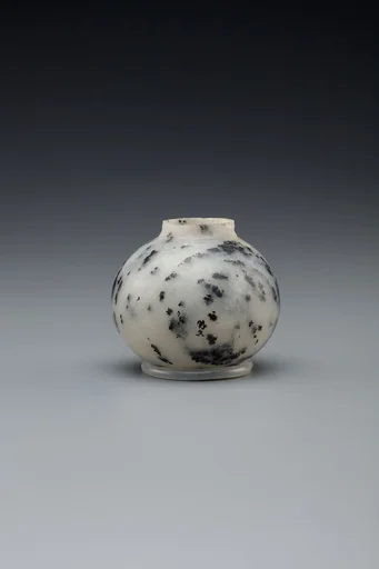 Miniature "nw" pot