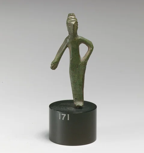 Statuette of a woman
