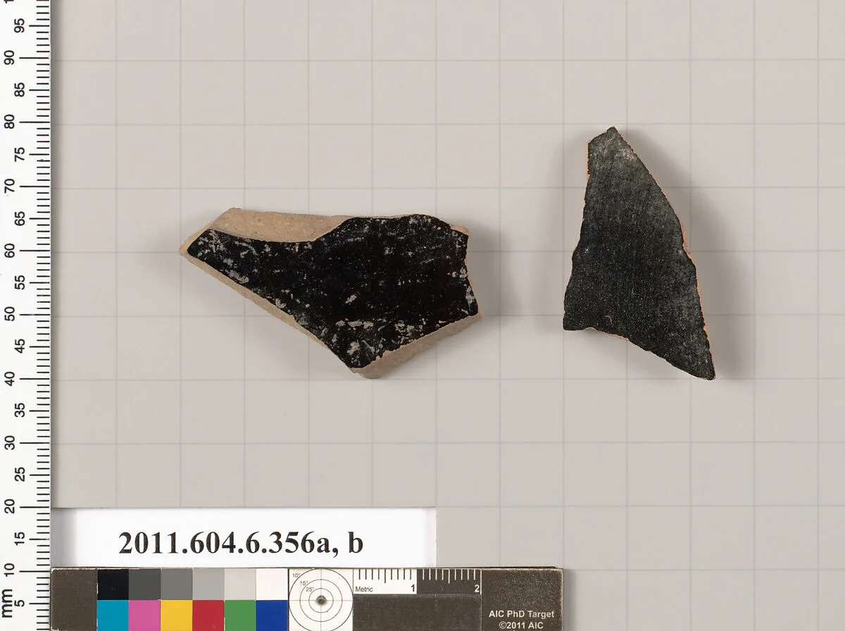 Terracotta fragments of closed shapes — Unknown