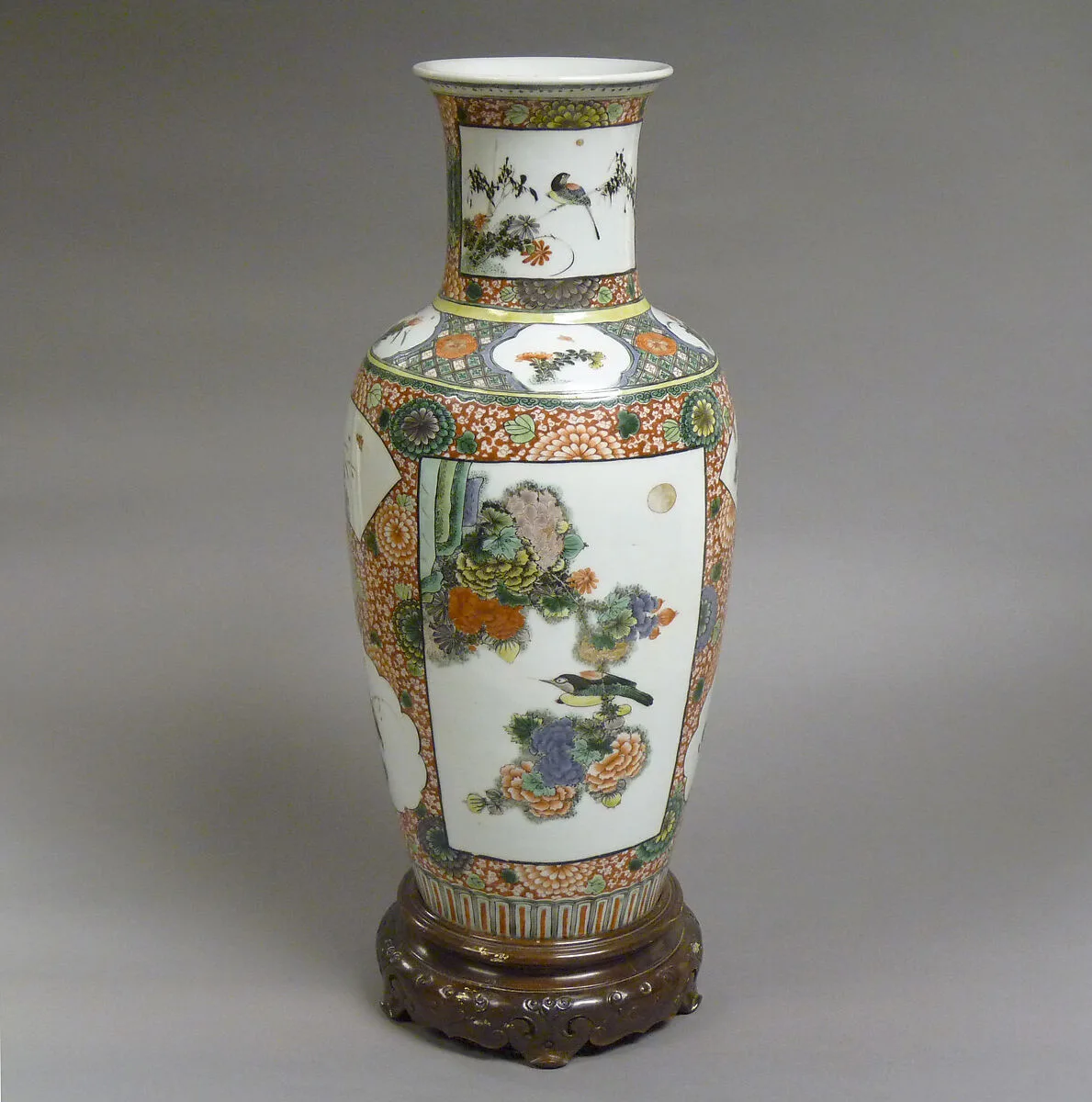 清康熙 景德鎮窯五彩錦地開光花鳥紋瓶|Vase decorated with flowers and birds — Unknown